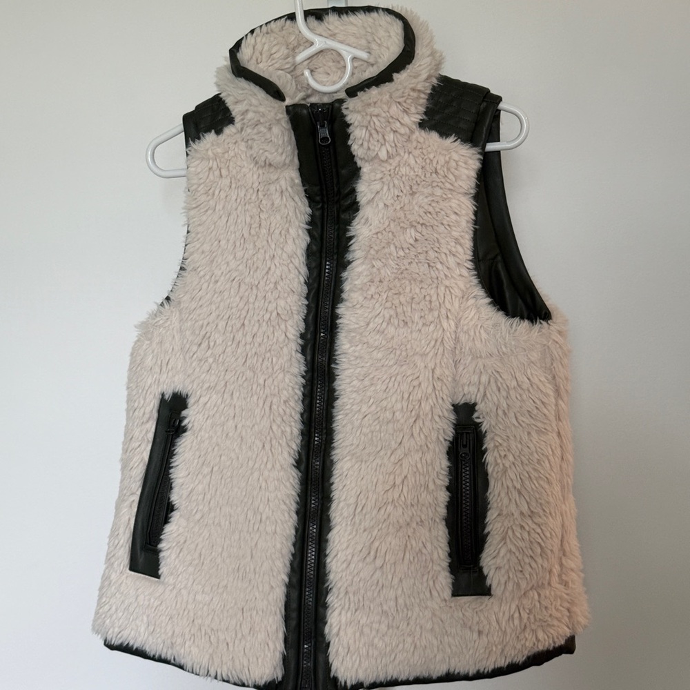 Tuckernuck Reversible Faux Fur Vest in Cream and Olive